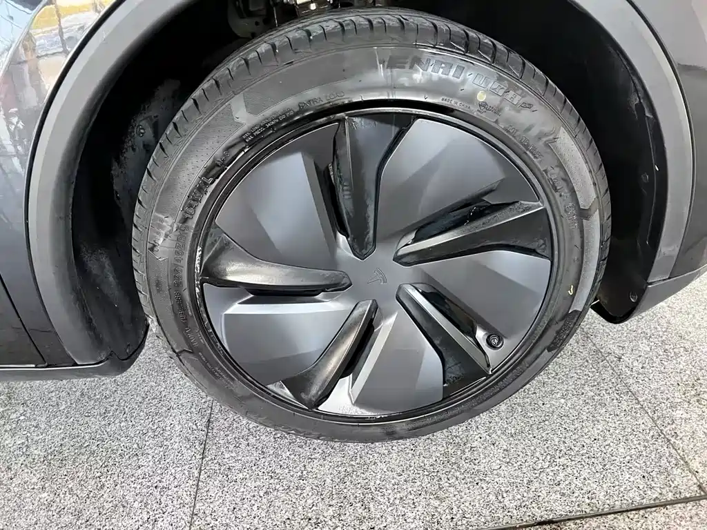 Tesla Model Y — фото 24