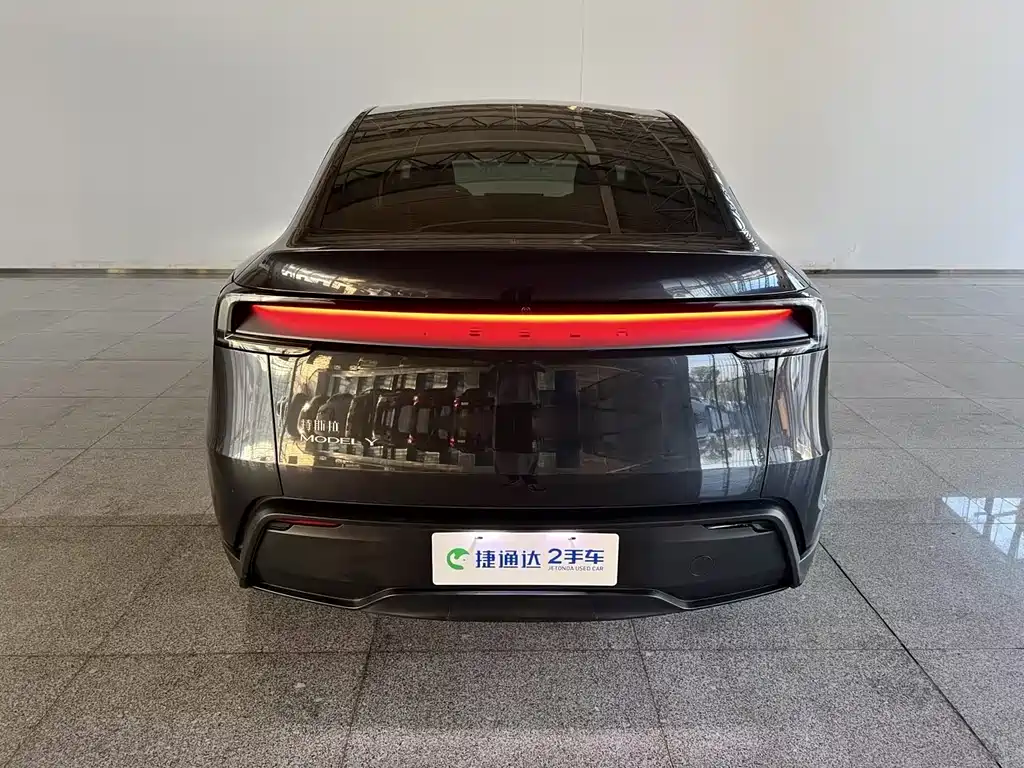 Tesla Model Y — фото 4