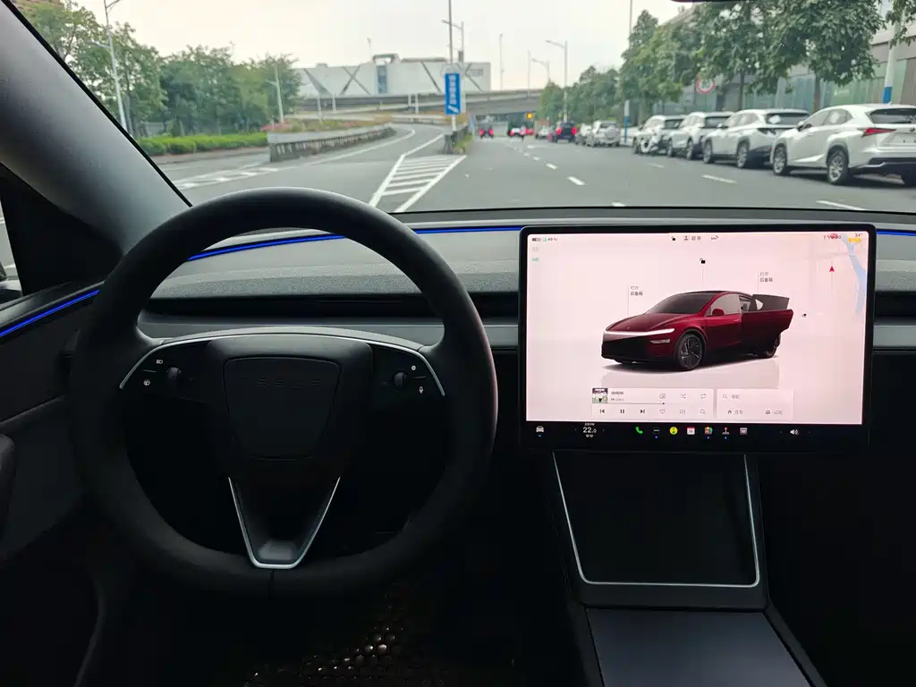 Tesla Model Y — фото 13