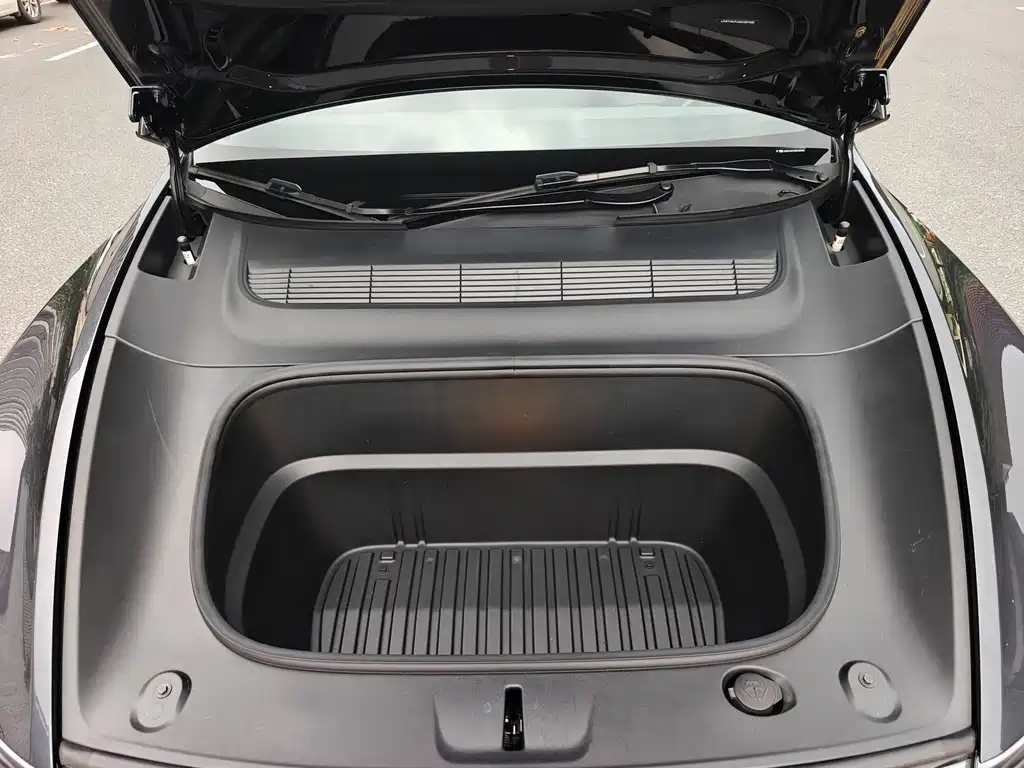 Tesla Model Y — фото 19