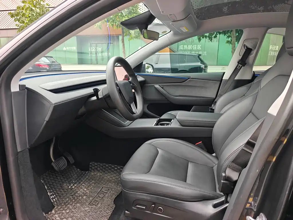 Tesla Model Y — фото 8