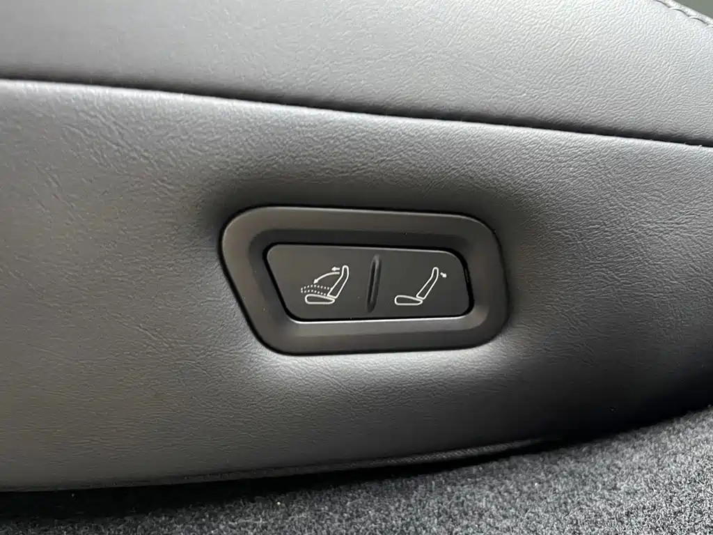 Tesla Model Y — фото 14