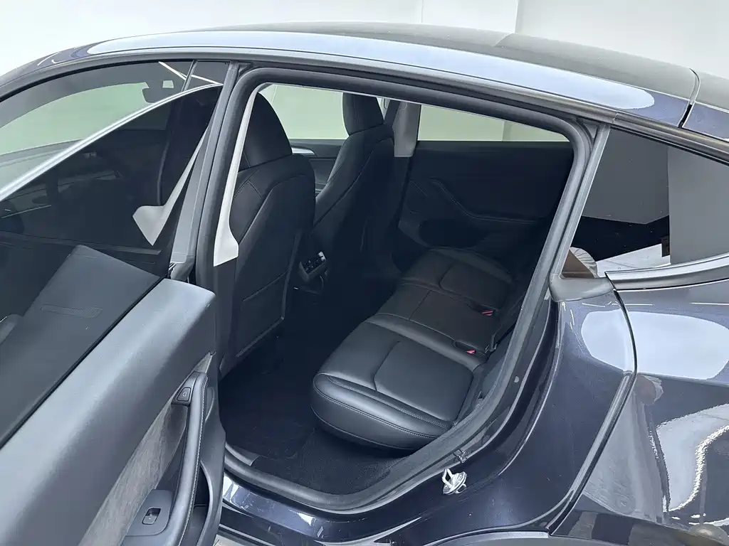 Tesla Model Y — фото 17