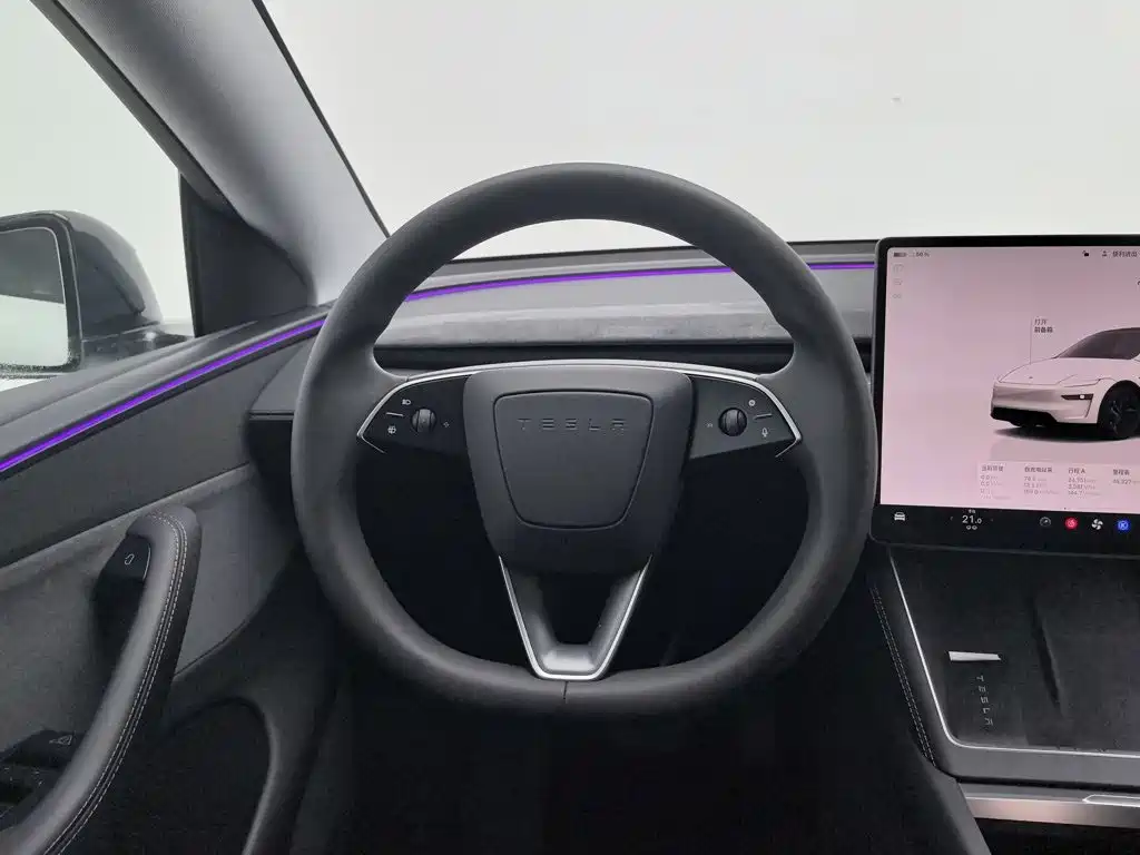 Tesla Model Y — фото 11
