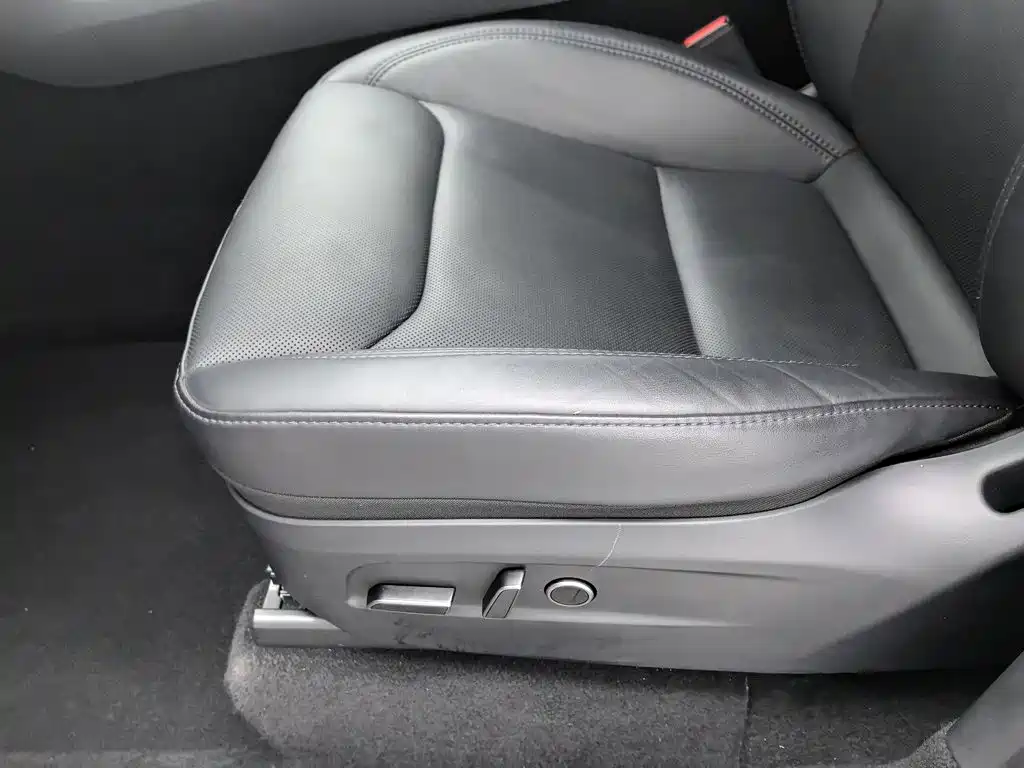 Tesla Model Y — фото 20