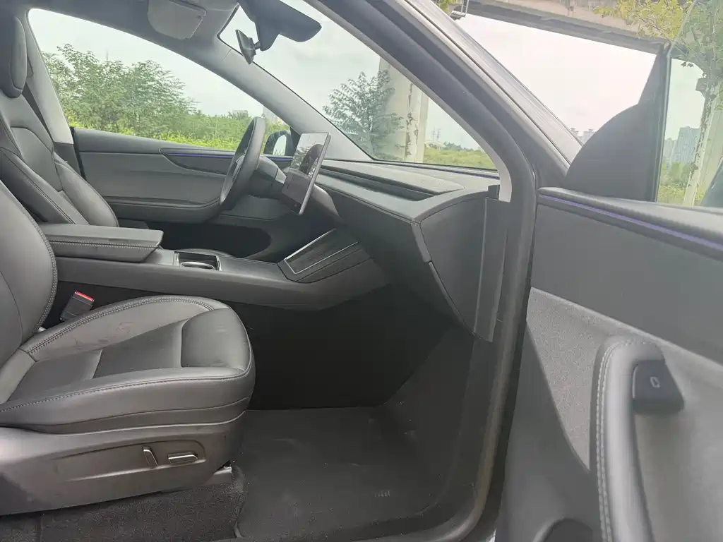 Tesla Model Y — фото 27