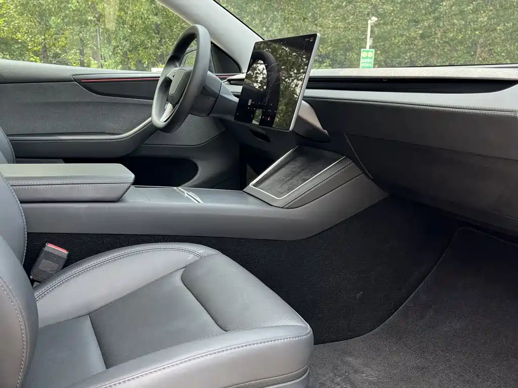 Tesla Model Y — фото 13