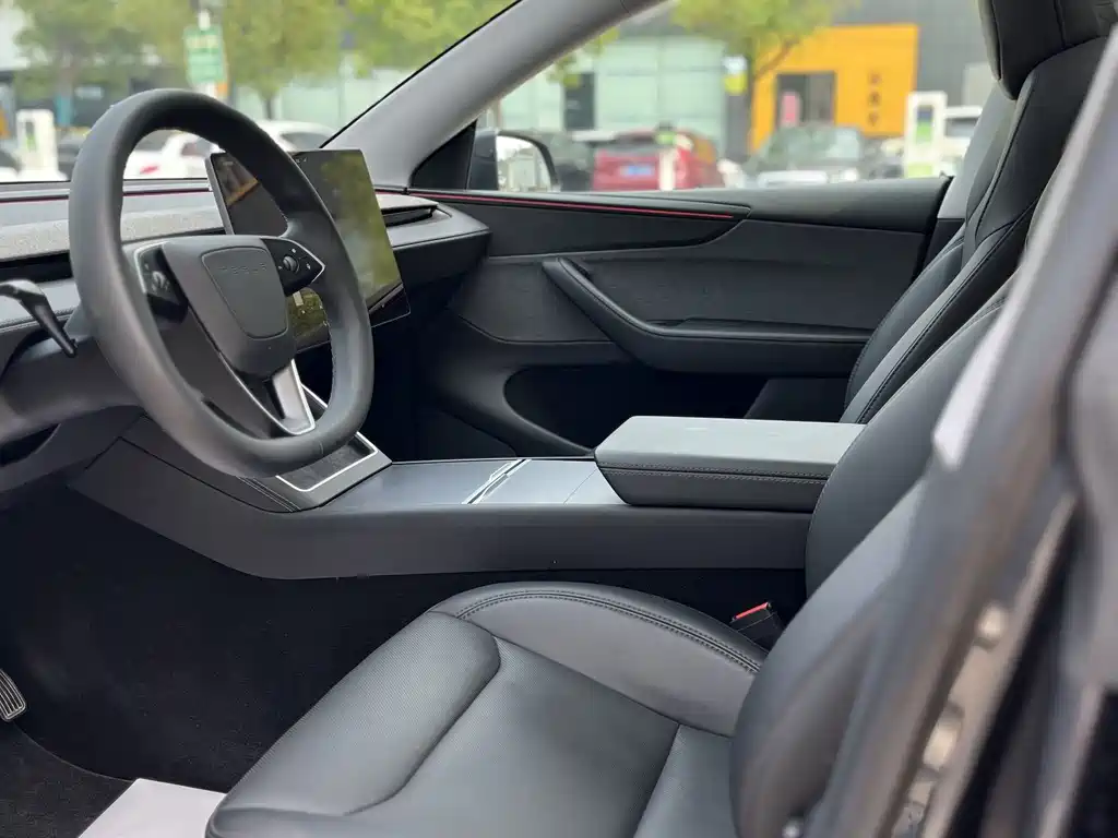 Tesla Model Y — фото 7