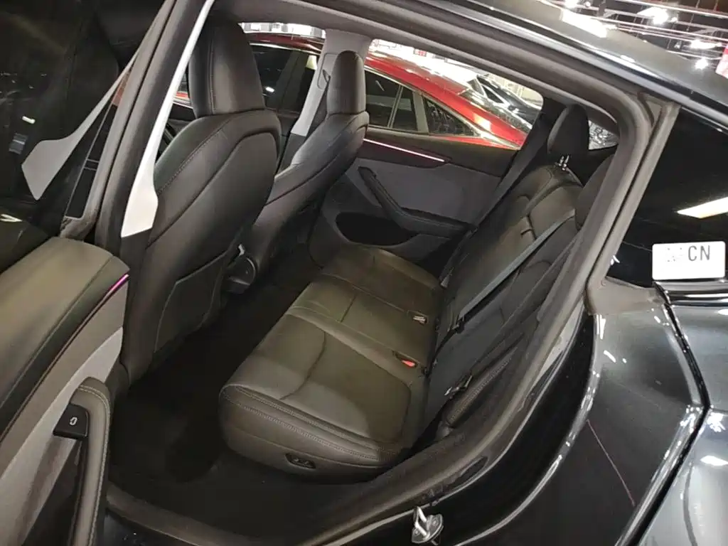 Tesla Model Y — фото 17
