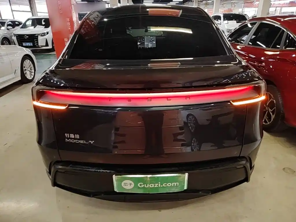 Tesla Model Y — фото 6