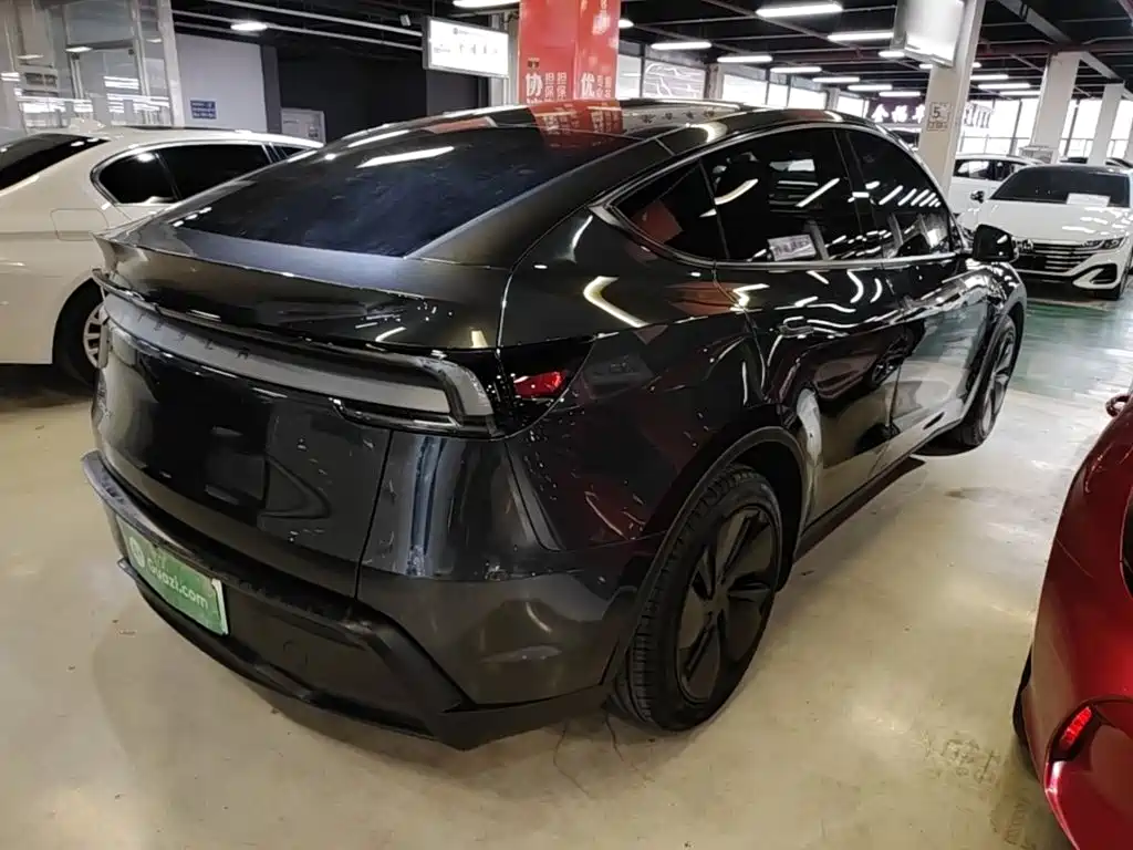 Tesla Model Y — фото 7