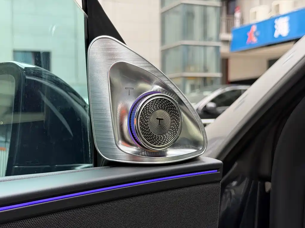 Tesla Model Y — фото 16