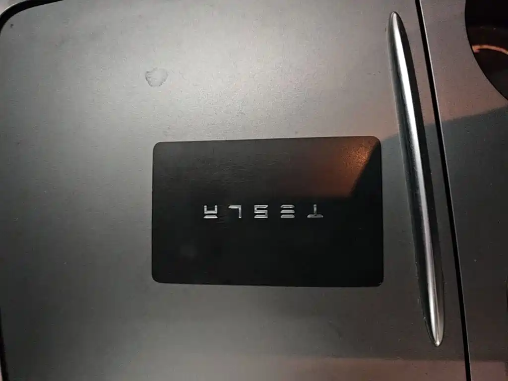 Tesla Model Y — фото 17