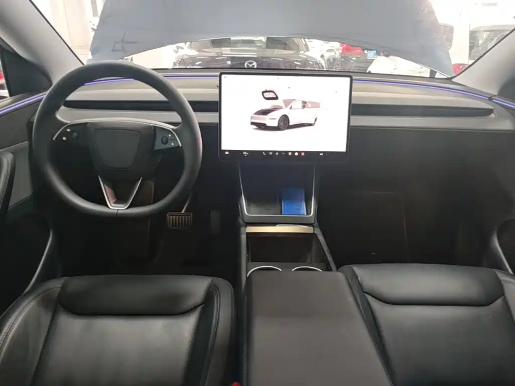 Tesla Model Y — фото 6