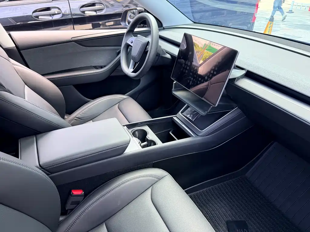 Tesla Model Y — фото 5