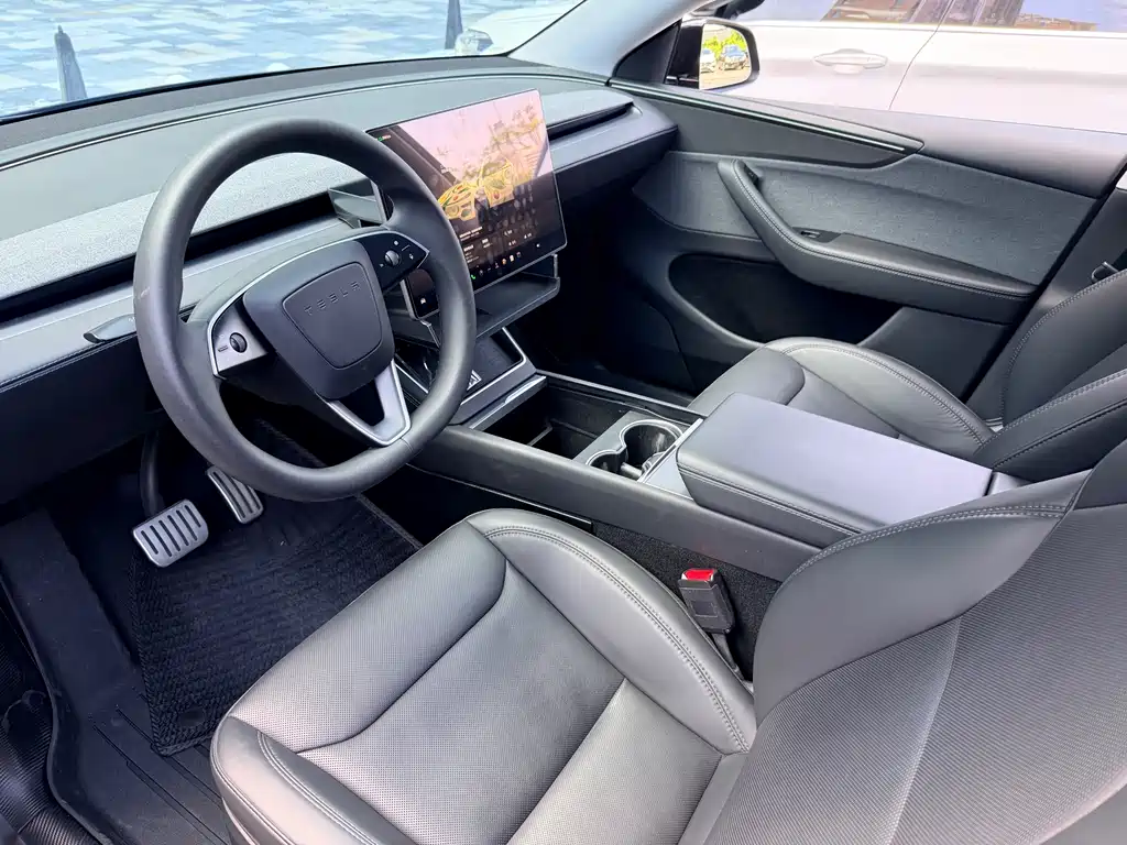 Tesla Model Y — фото 6