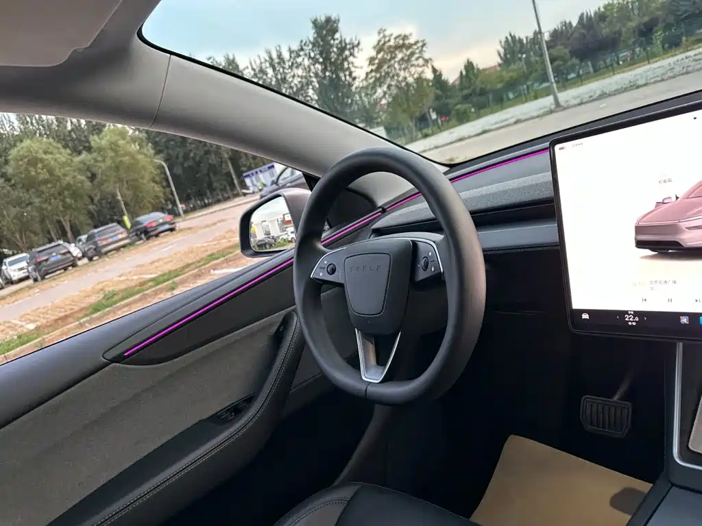 Tesla Model Y — фото 17