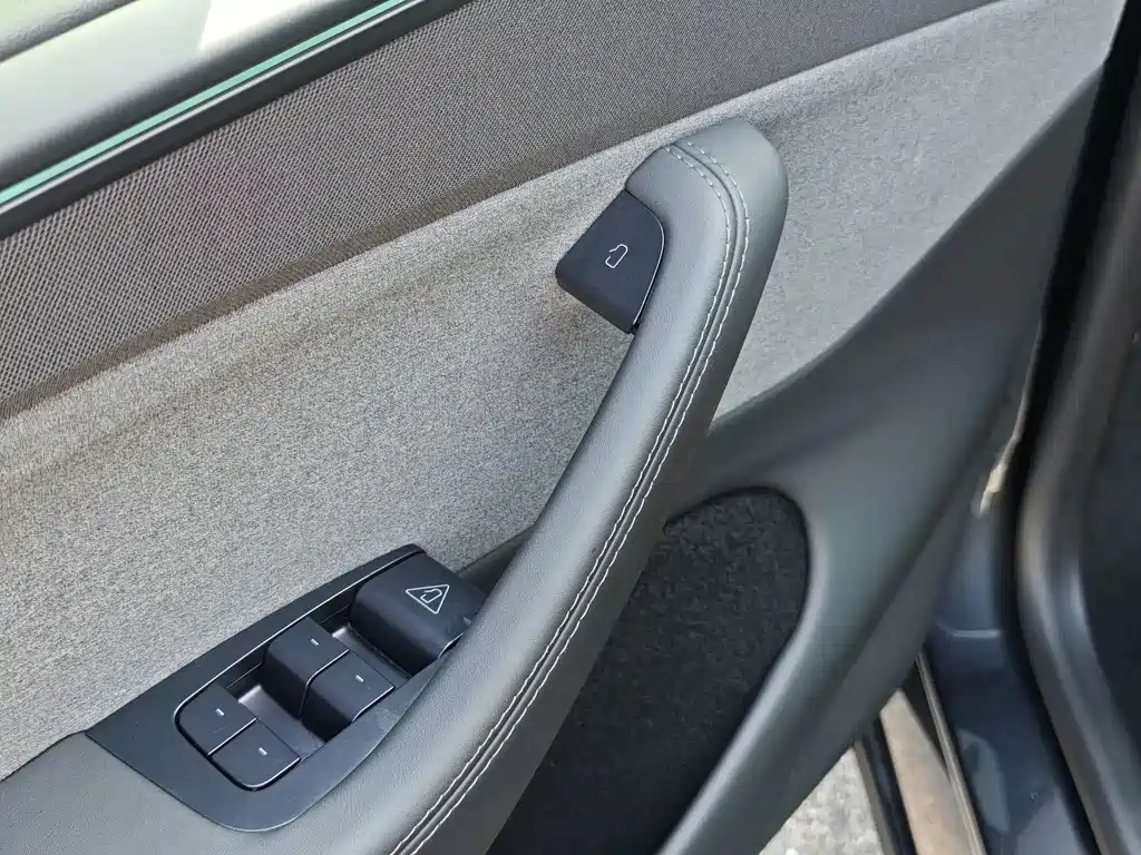 Tesla Model Y — фото 11