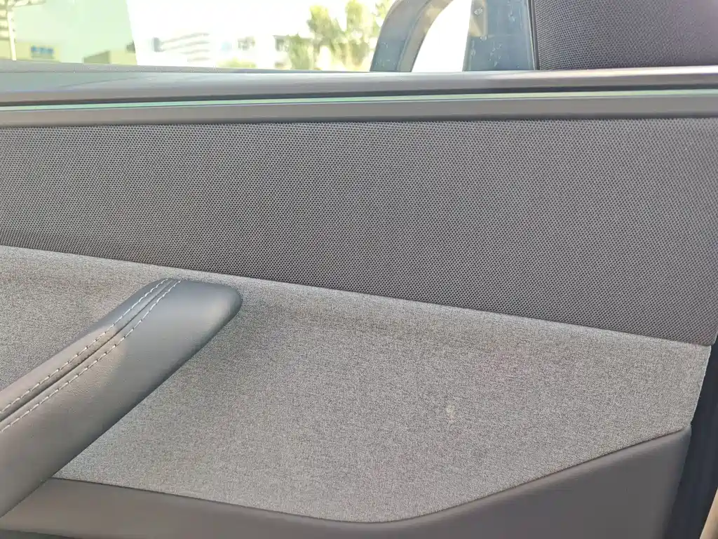 Tesla Model Y — фото 25