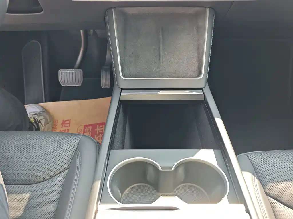 Tesla Model Y — фото 26