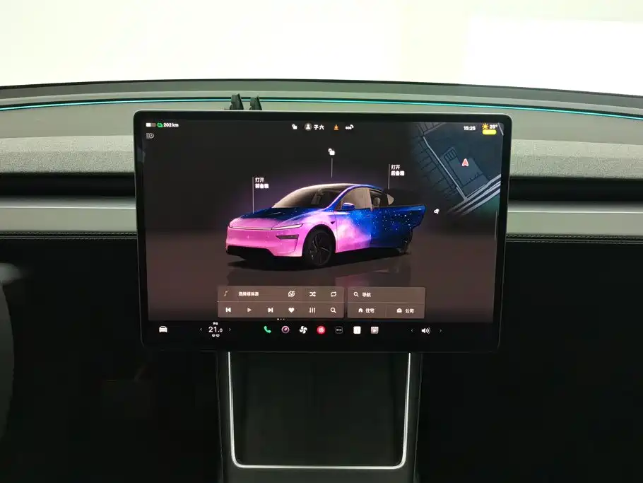 Tesla Model Y — фото 13