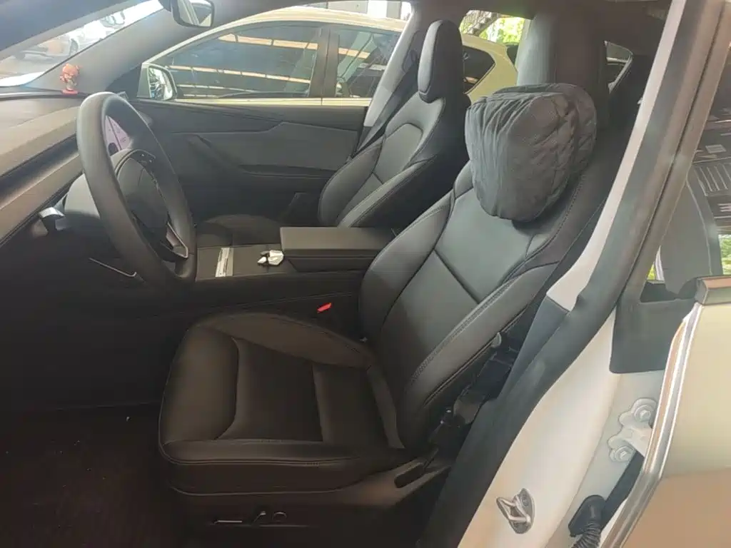 Tesla Model Y — фото 15