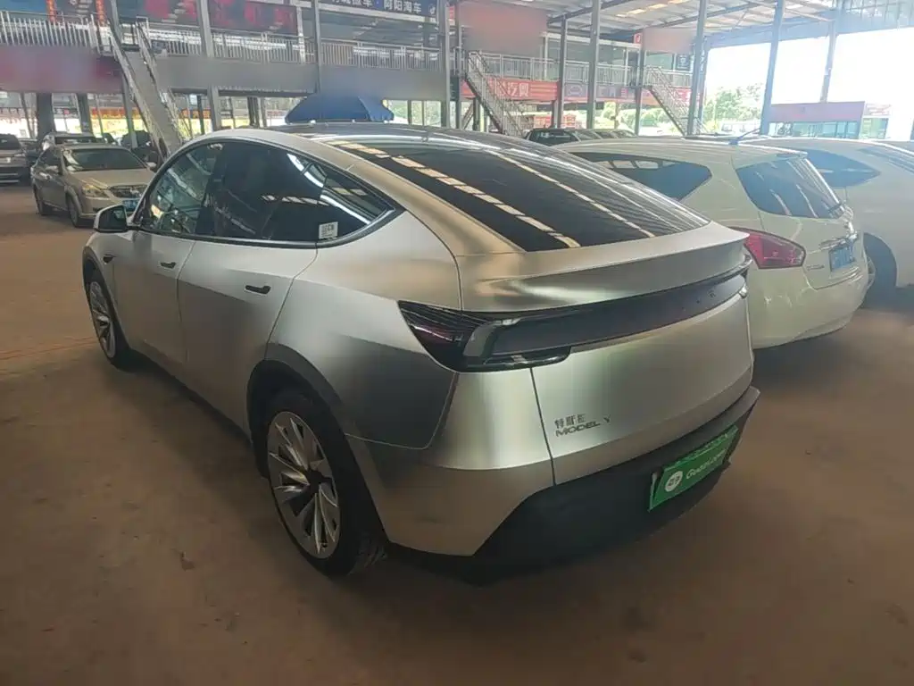 Tesla Model Y — фото 5