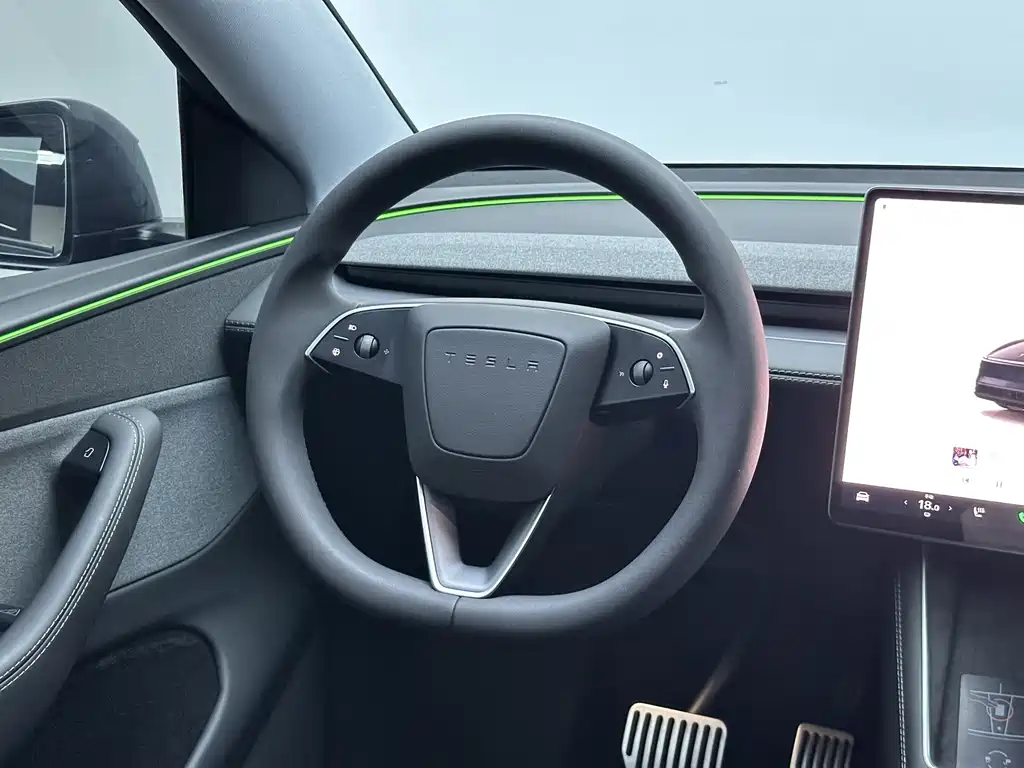 Tesla Model Y — фото 19
