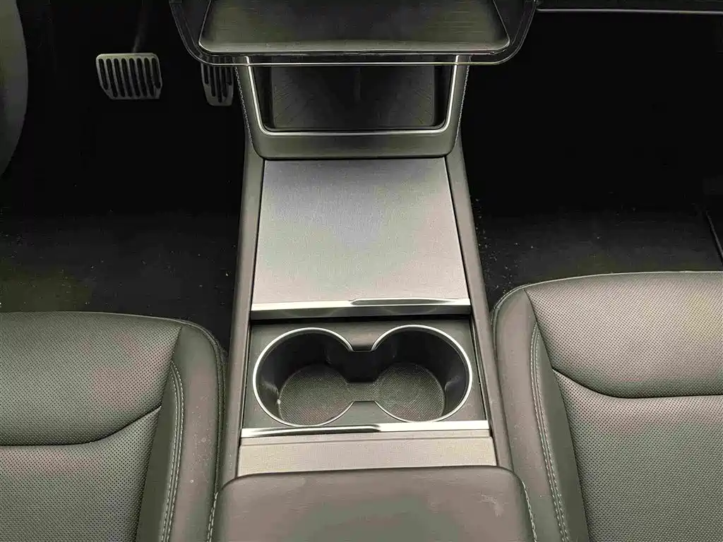 Tesla Model Y — фото 14