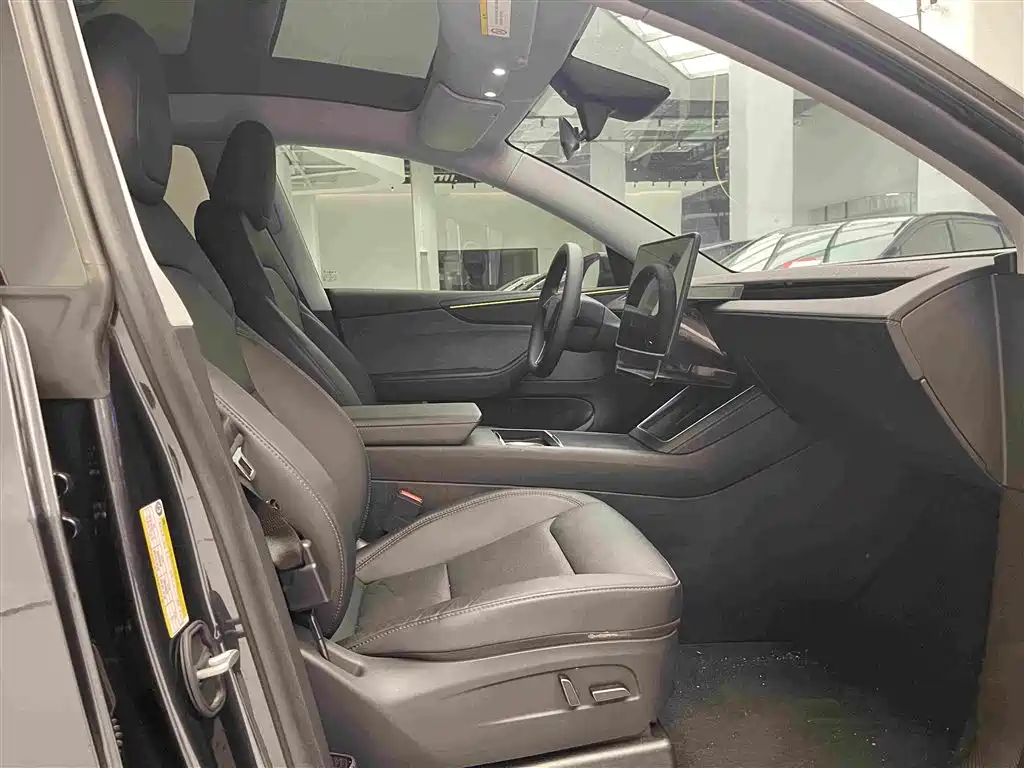 Tesla Model Y — фото 19