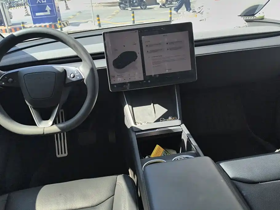 Tesla Model Y — фото 11