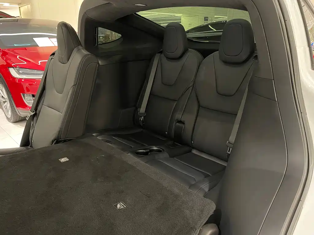 Tesla Model X — фото 7
