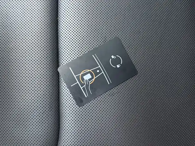 Tesla Model Y — фото 15