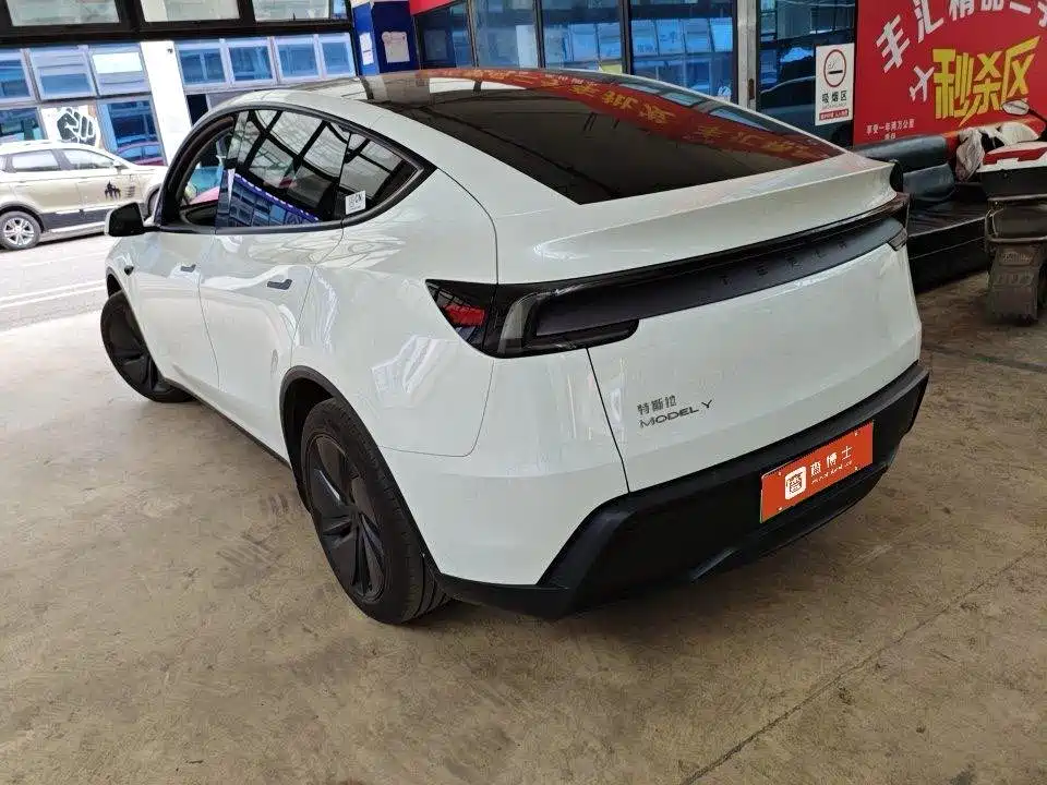 Tesla Model Y — фото 4