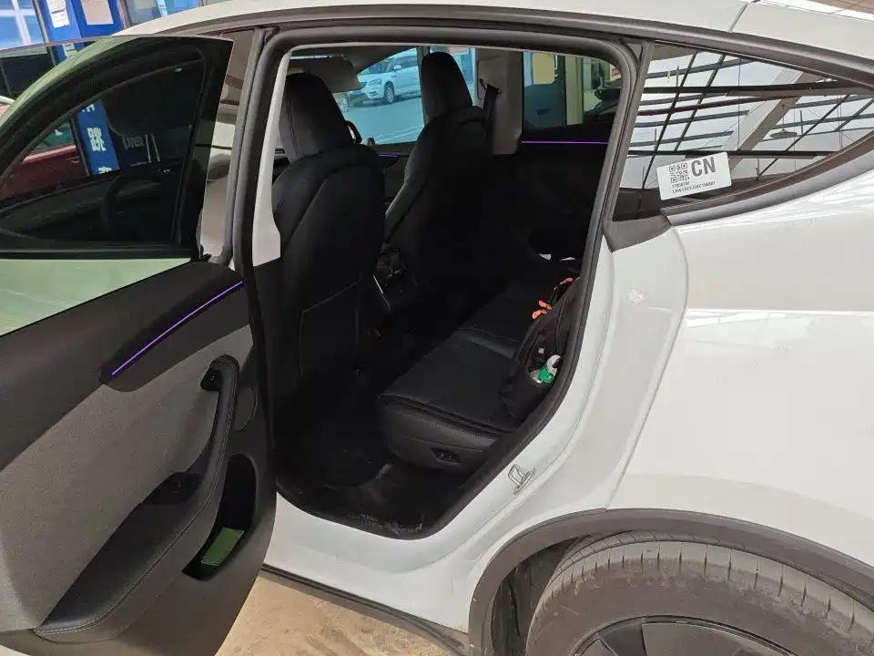 Tesla Model Y — фото 6