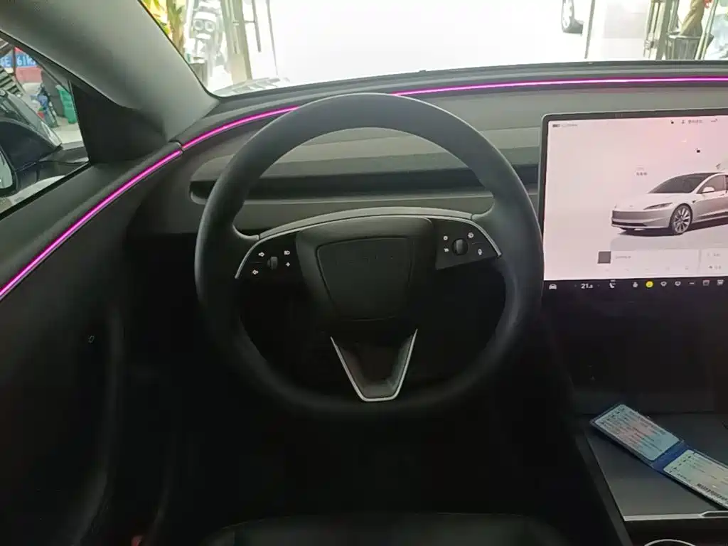 Tesla Model 3 — фото 11