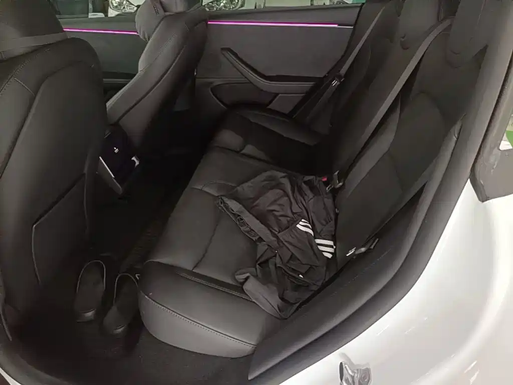 Tesla Model 3 — фото 17