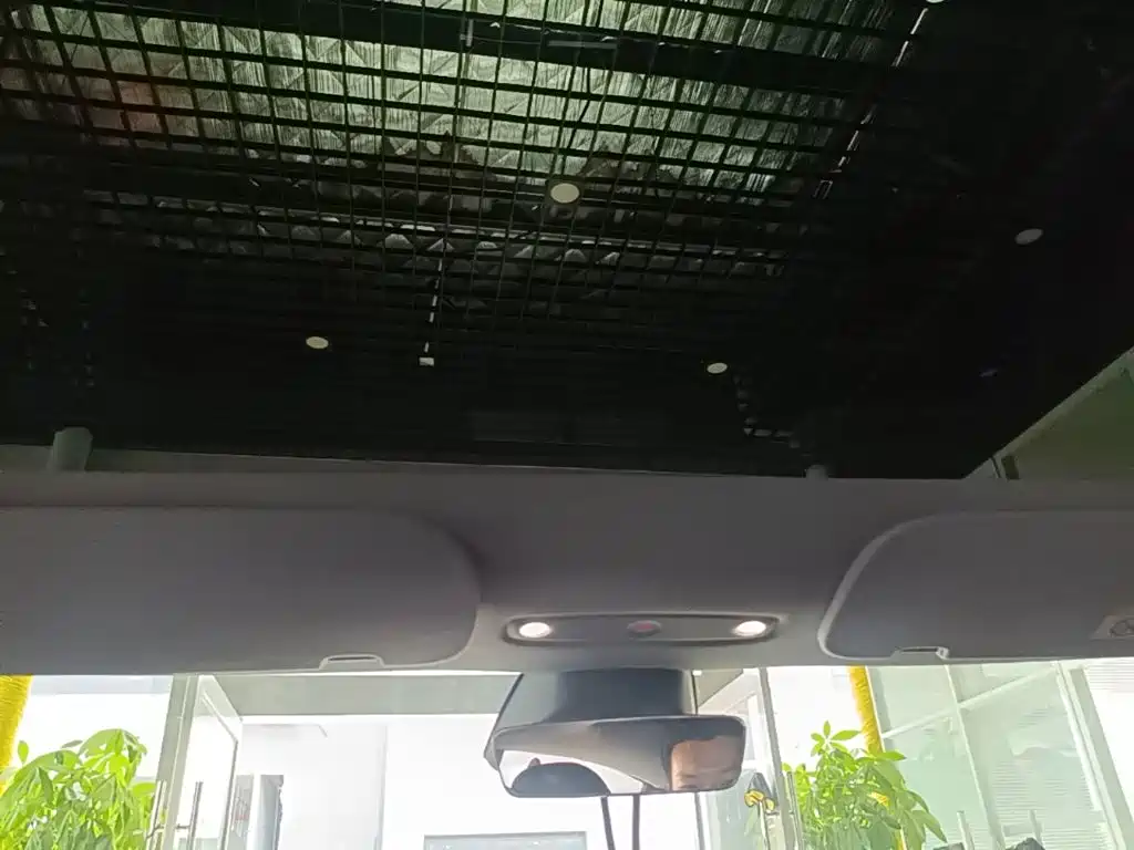Tesla Model 3 — фото 18