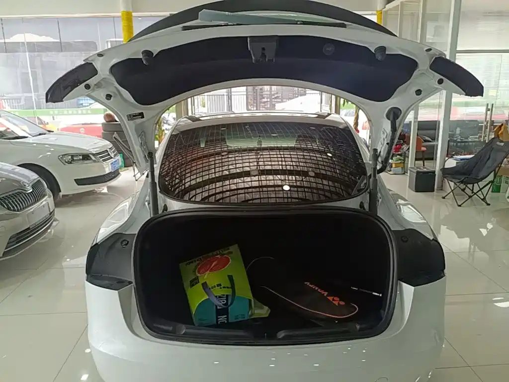 Tesla Model 3 — фото 19