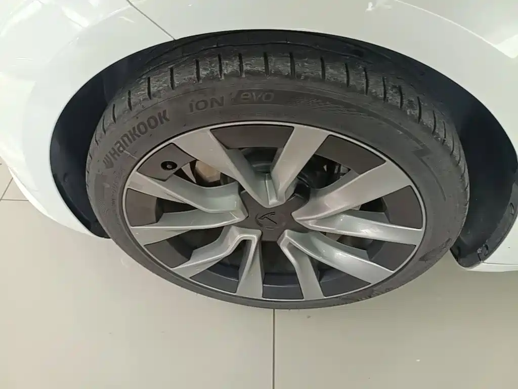 Tesla Model 3 — фото 23