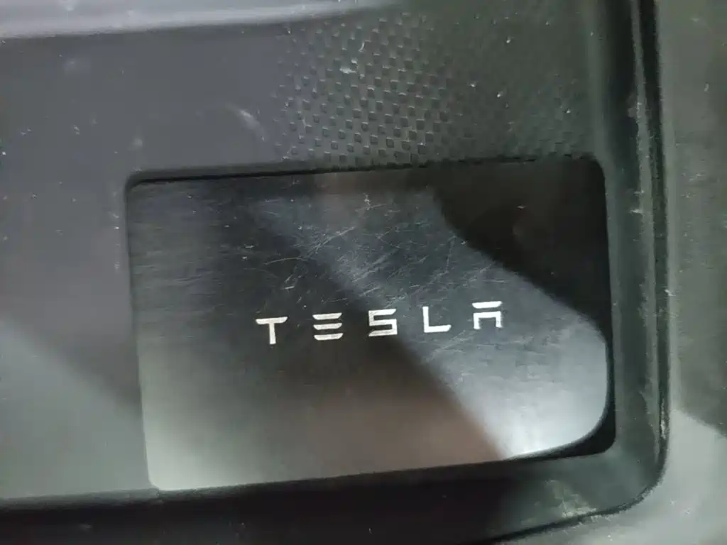 Tesla Model 3 — фото 9