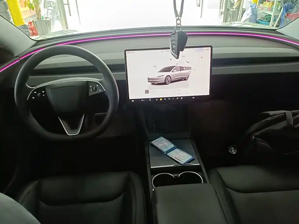 Tesla Model 3 — фото 10
