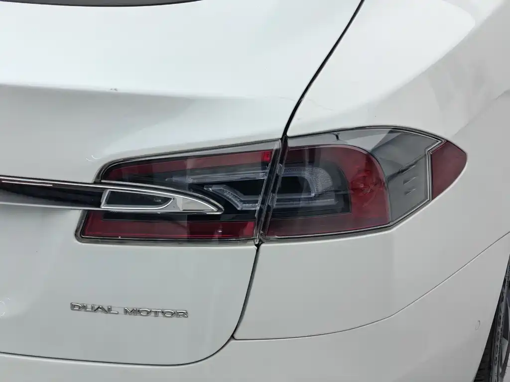 Tesla Model S — фото 7