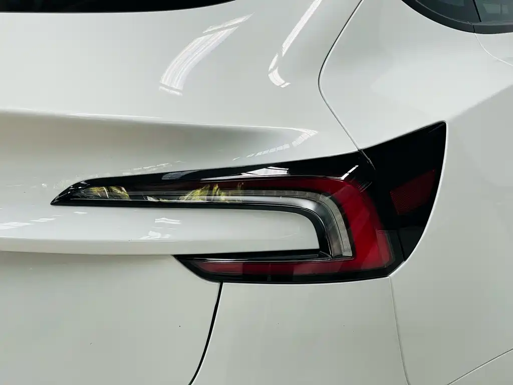 Tesla Model 3 — фото 11