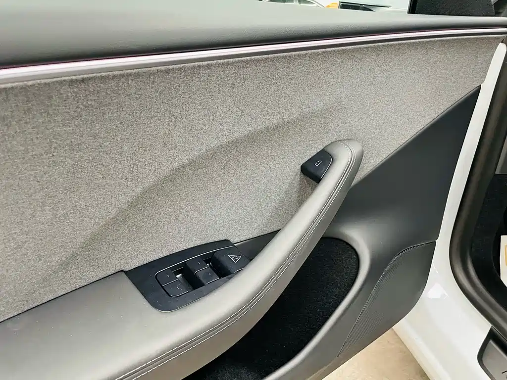 Tesla Model 3 — фото 18