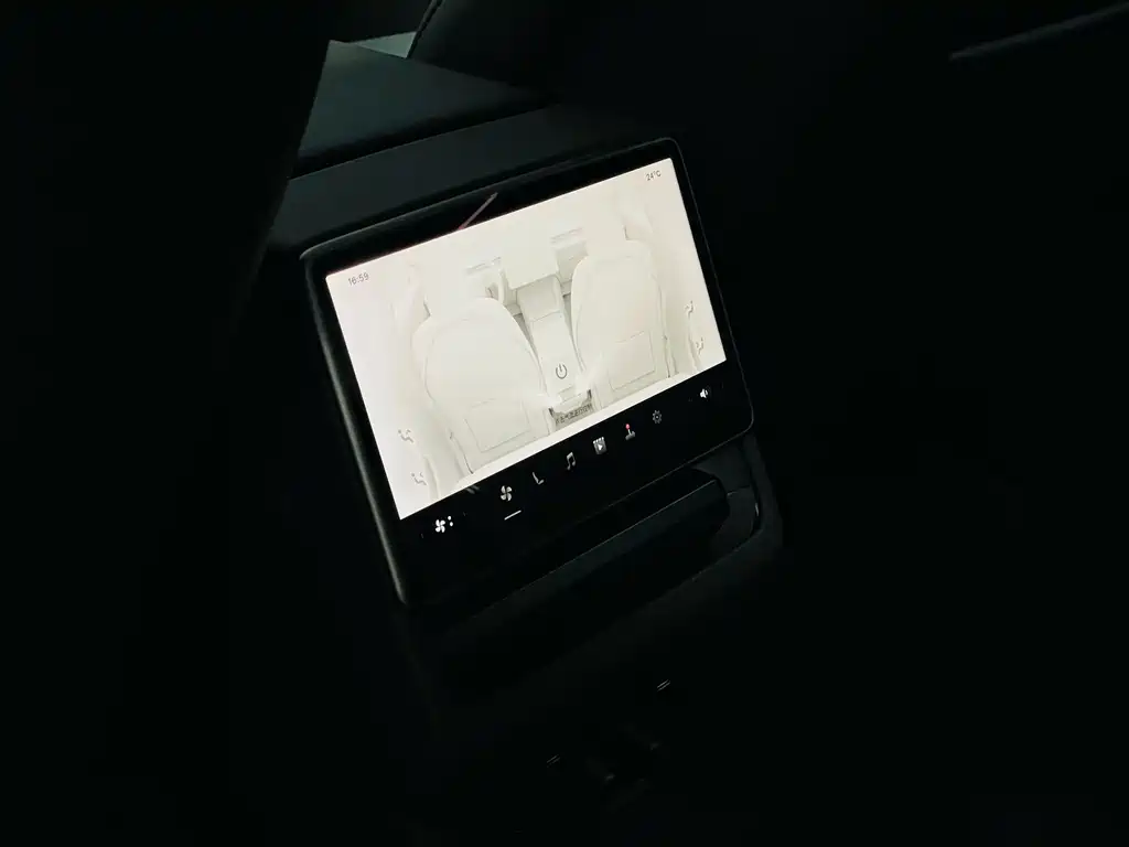 Tesla Model 3 — фото 22