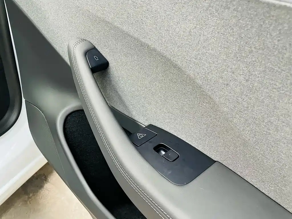Tesla Model 3 — фото 26
