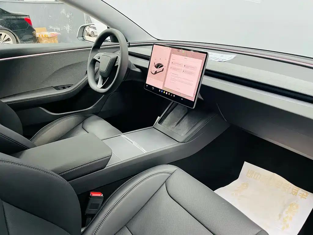 Tesla Model 3 — фото 28