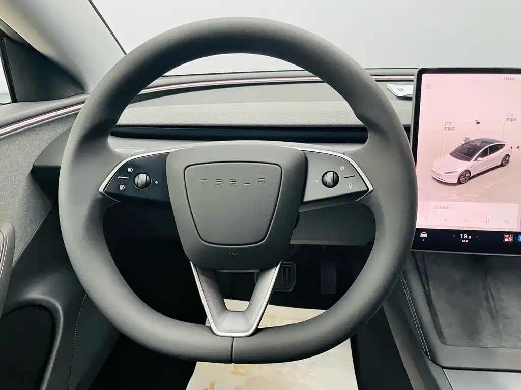 Tesla Model 3 — фото 30
