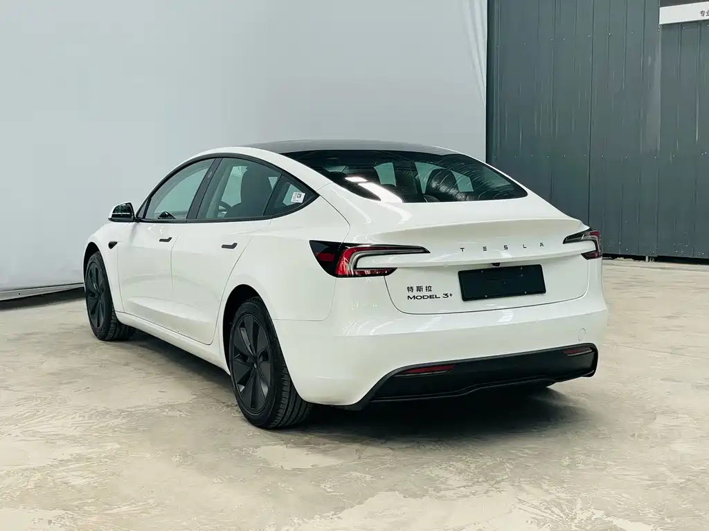 Tesla Model 3 — фото 4